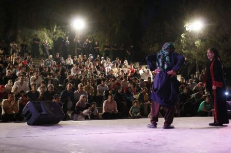 "الصوت والضوء" ..العم غافل يستفيد من التراث في مسرحية كوميدية